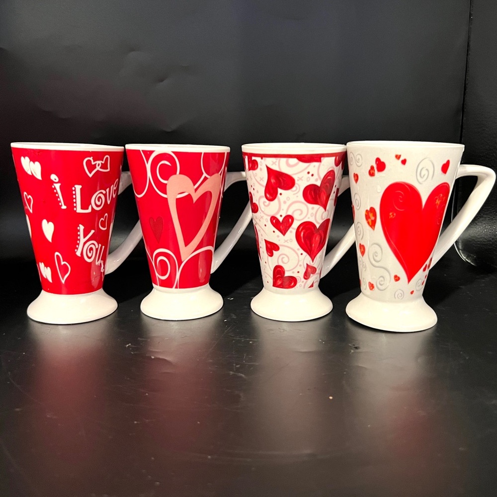 FLOMO ceramic Mugs. White with red hearts. 7 oz. Set of 4
